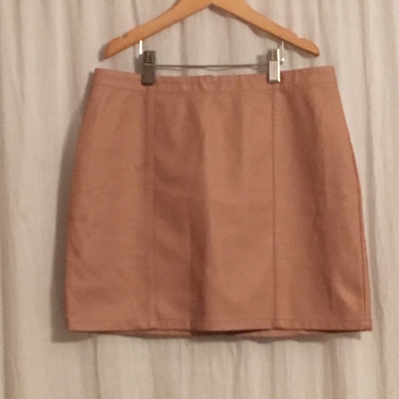 Forever 21 Dresses & Skirts - Forever 21 Faux Leather Mini Skirt Size M